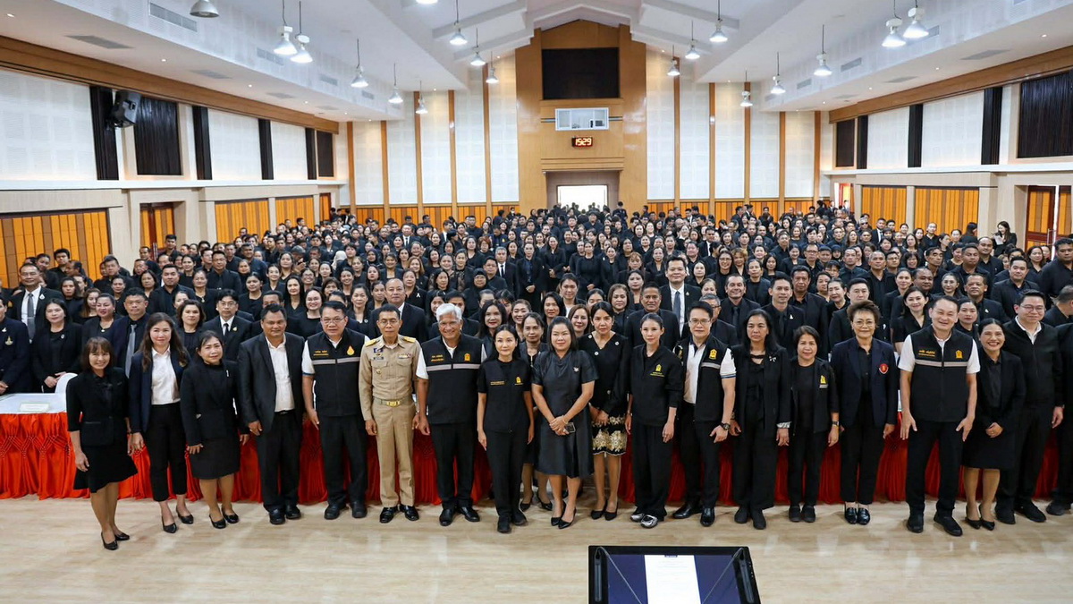 การประชุมเพื่อรับการตรวจราชการในพื้นที่จังหวัดตรังของ ดร.นฤมล ภิญโญสินวัฒน์ รัฐมนตรีว่าการกระทรวงศึกษาธิการ และคณะ